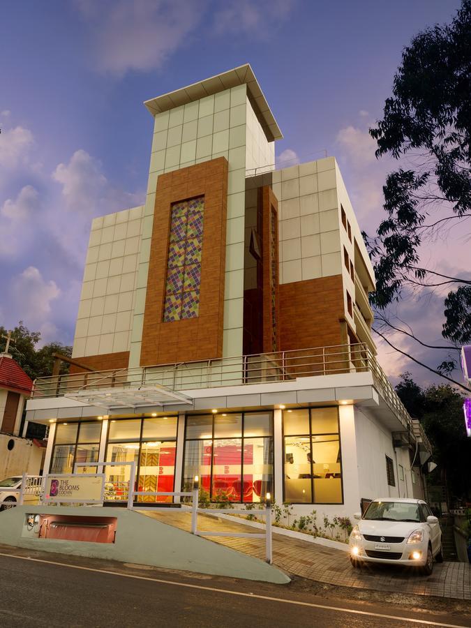 Hotel The Blooms Cochin Kochi Exterior foto